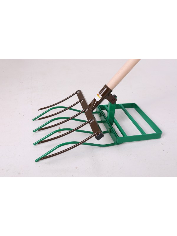 Innovative fork for aeration and loosening the soil 40            